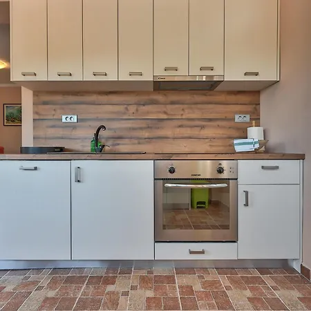 Teuta_commodious At The Apartment *